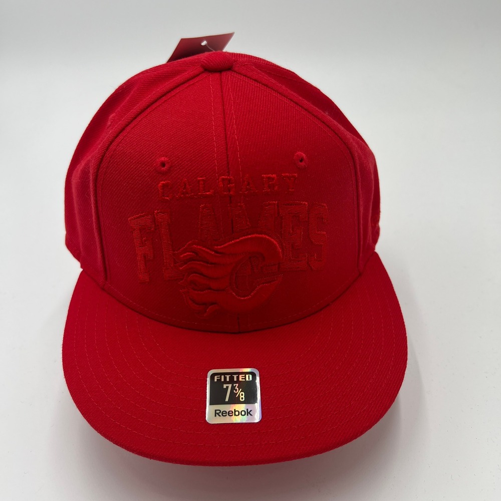 Reebok Calgary Flames NHL Fitted Hat Red Tonal Logo Size 7 3/8 Face Off Headwear